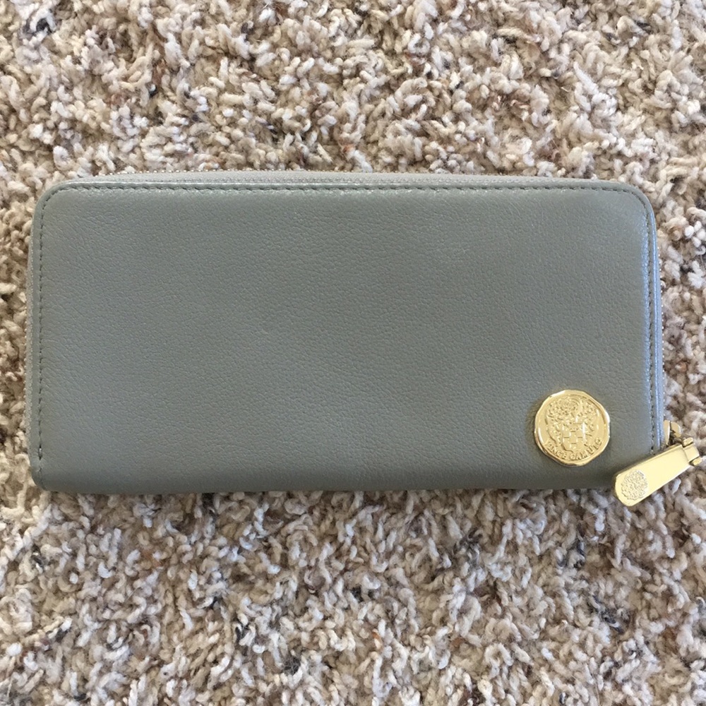 VINCE CAMUTO wallet